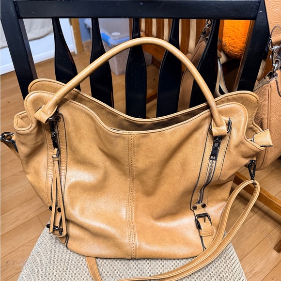 Stylish Tan Shoulder Bag - Picture 4 of 11